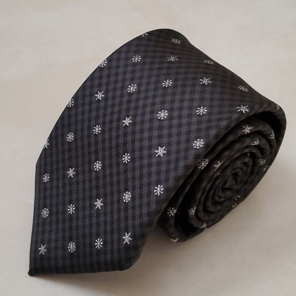 NWOT Tommy Hilfiger Men's Checkered Snowflake Tie